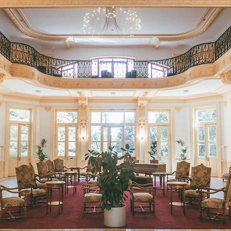Terres De France - Appart'Hotel Le Splendid Allevard Dış mekan fotoğraf
