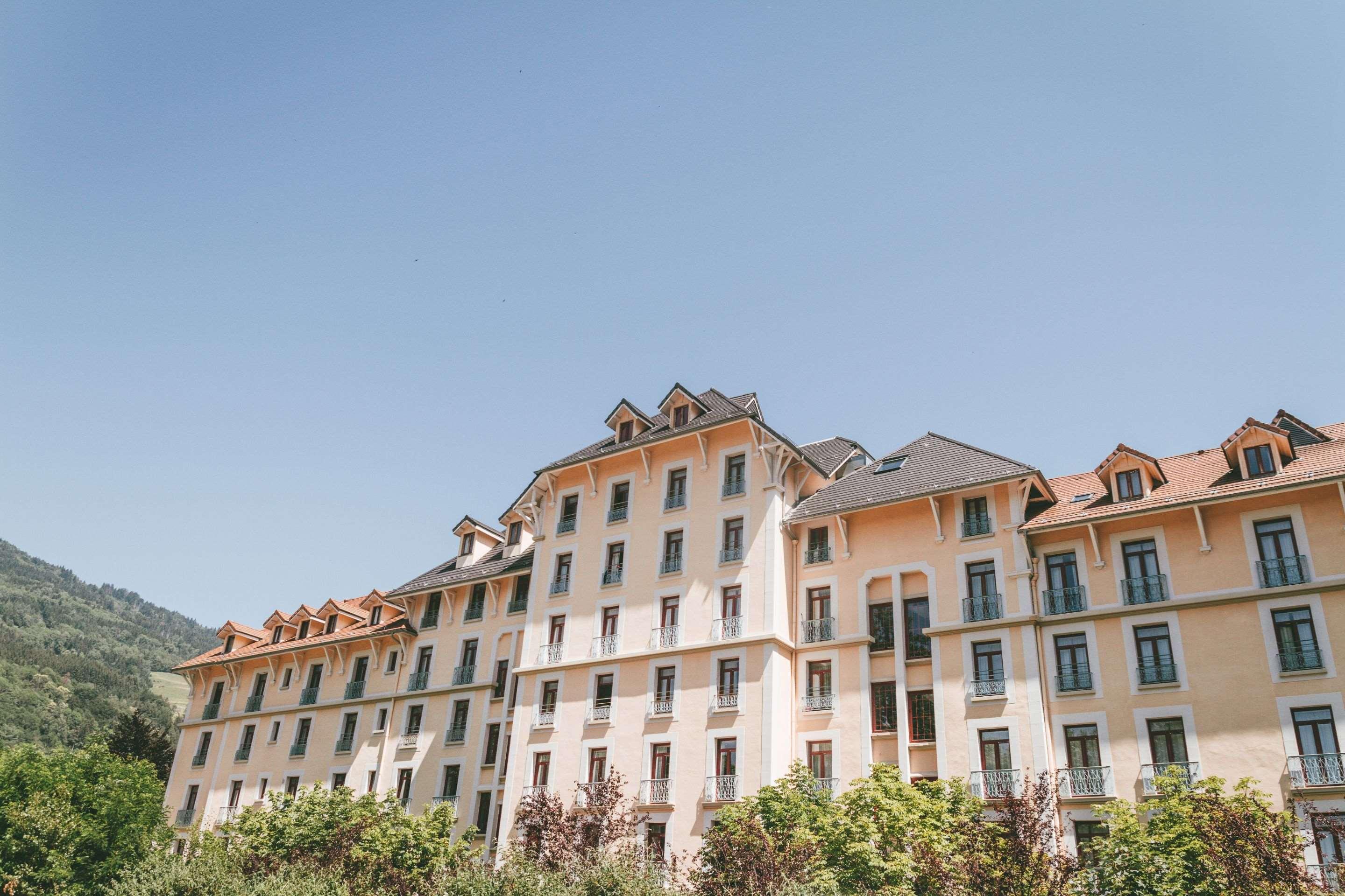 Terres De France - Appart'Hotel Le Splendid Allevard Dış mekan fotoğraf